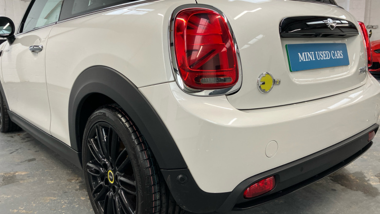 MINI Hatchback 135kW Cooper S Level 2 33kWh 3dr Auto Electric Hatchback